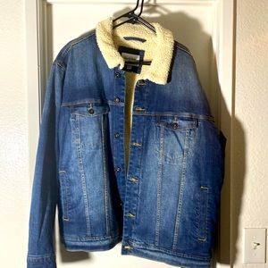 Super comfortable faux shearling lined trucker jacket.